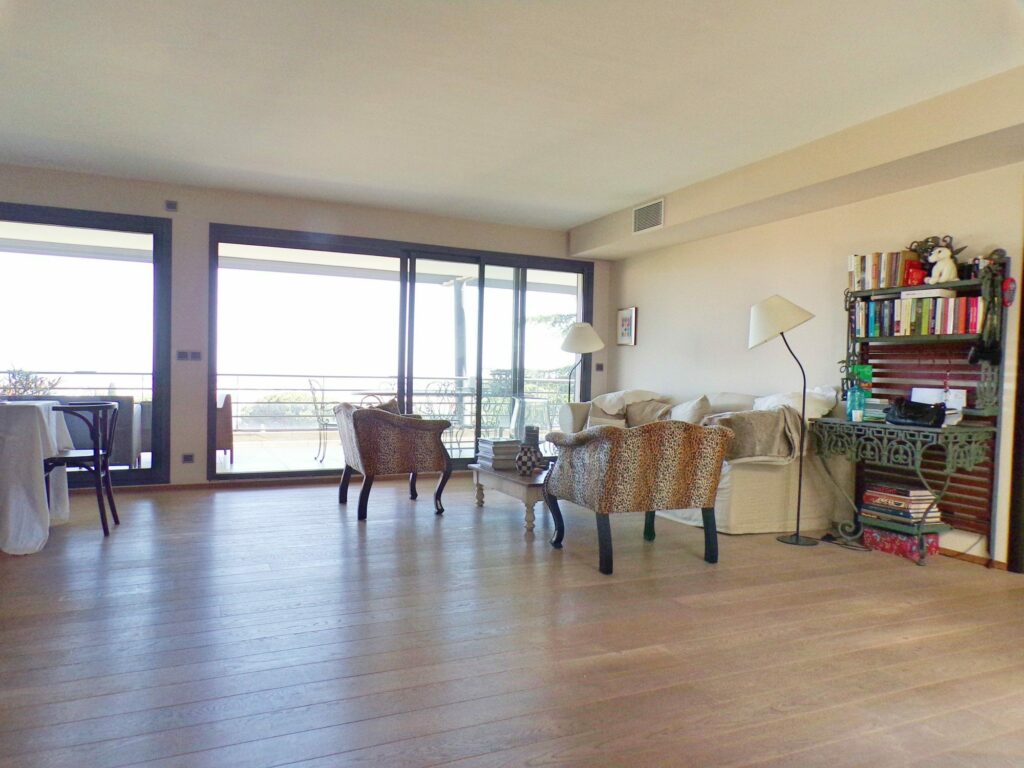 Appartement avec toit terrasse – 4 pièces – 3 chambres – 112 m²