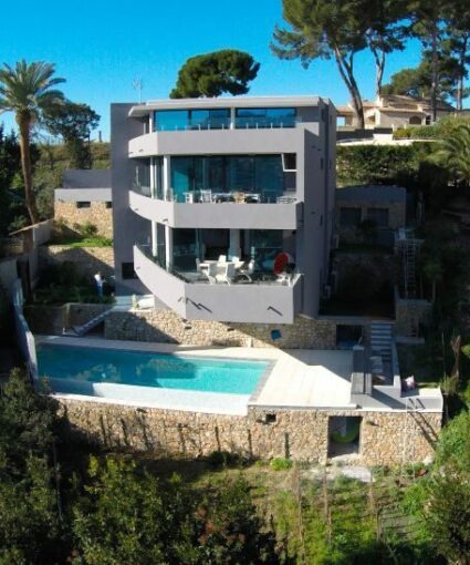Villa  “comme dans un yacht” – 5 pièces – 2 chambres – 167 m²