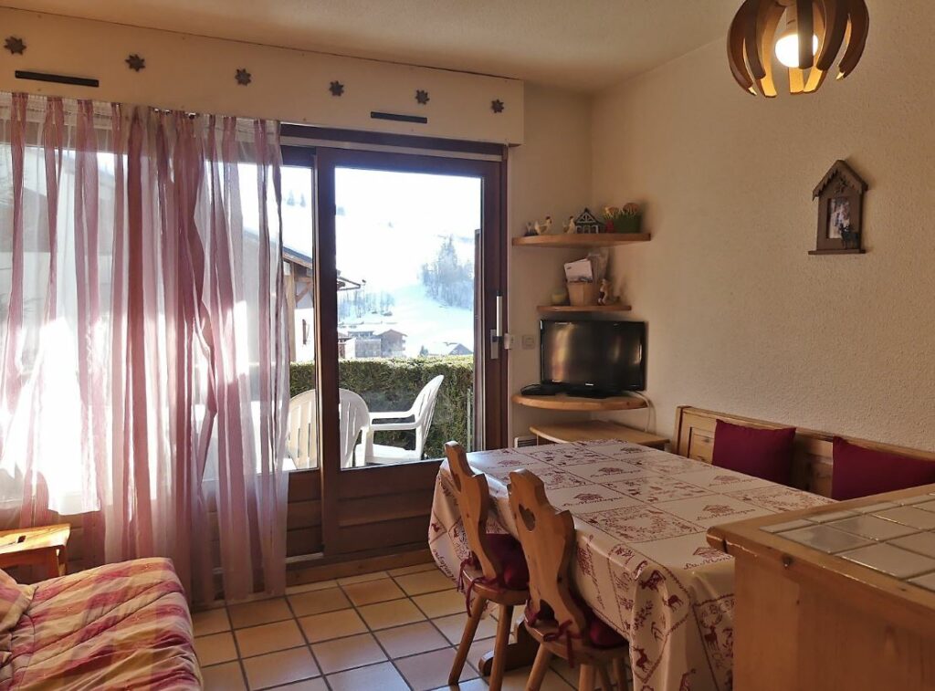 Appartement 2**, centre village – 1 chambre – 4 voyageurs – 26 m²