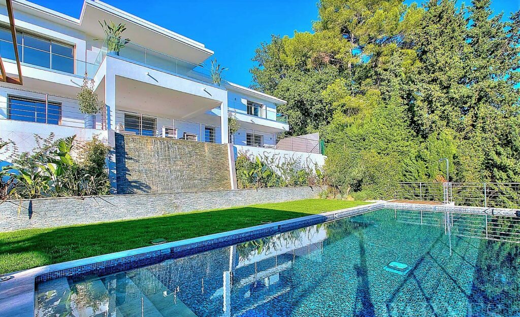 Coup de cœur assuré pour cette villa en position dominante – 10 pièces – 5 chambres – 400  m²