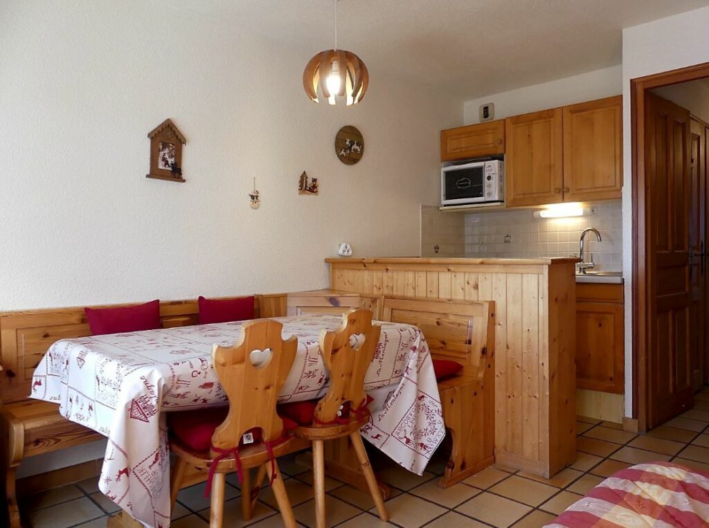 Appartement 2**, centre village – 1 chambre – 4 voyageurs – 26 m²