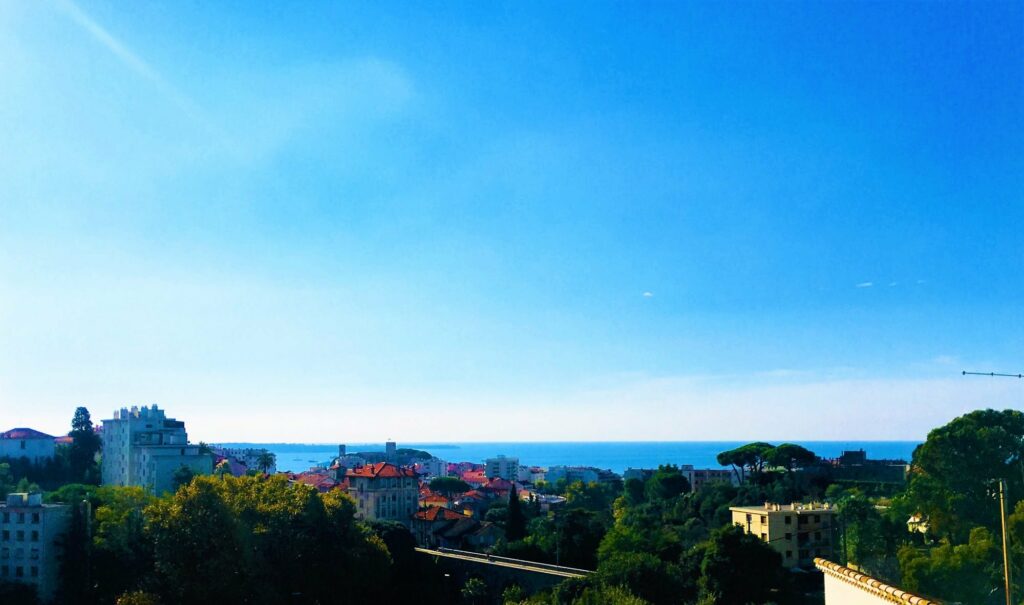 Appartement avec grand séjour d’angle – 3 pièces – 2 chambres – 80 m²