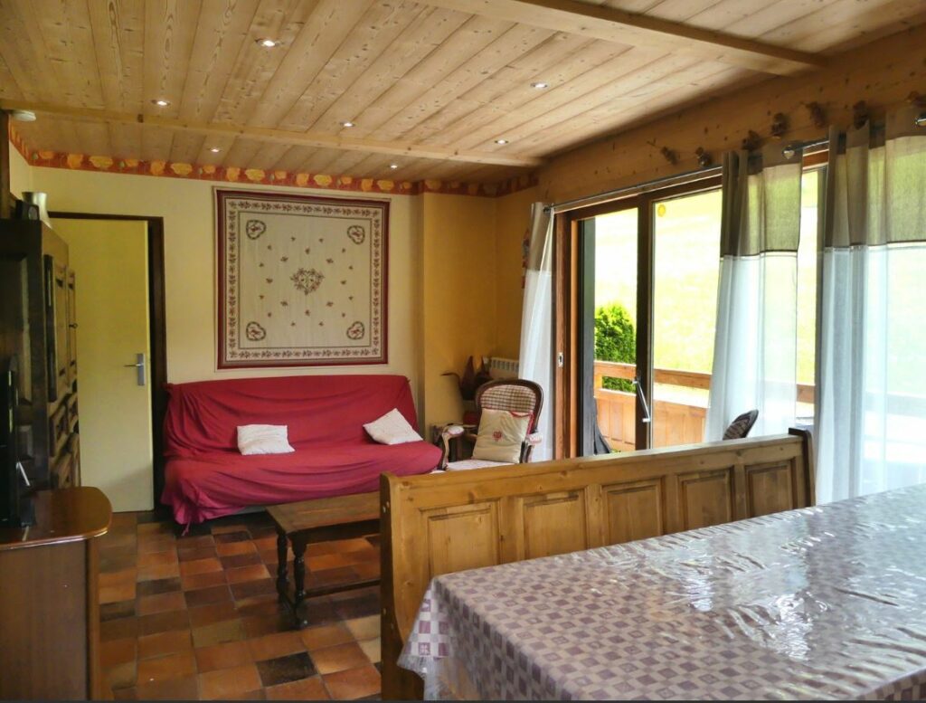 Appartement dans chalet 2**, “skis aux pieds” – 4 chambres – 9 voyageurs – 90 m²