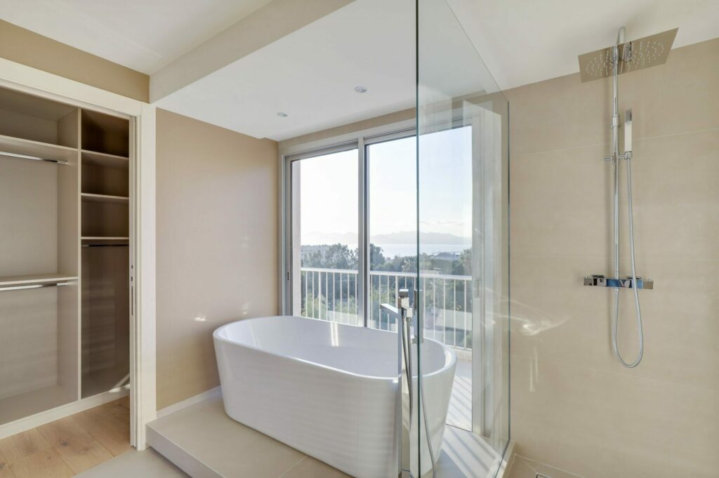 Appartement dans résidence de standing avec tennis et piscine – 4 pièces – 3 chambres – 160 m²