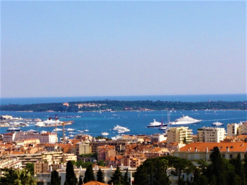 Appartement avec toit terrasse dans demeure bourgeoise – 4 pièces – 3 chambres – 70 m²