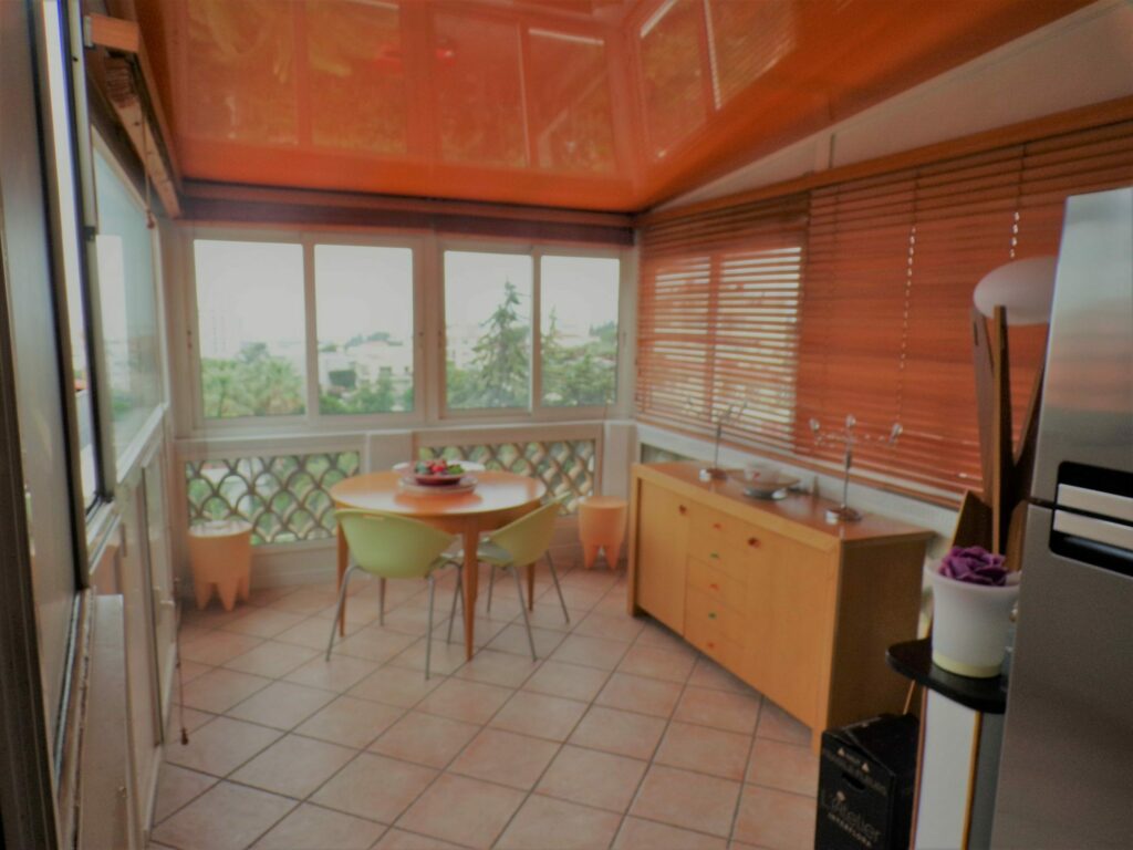 Appartement avec toit terrasse dans demeure bourgeoise – 4 pièces – 3 chambres – 70 m²