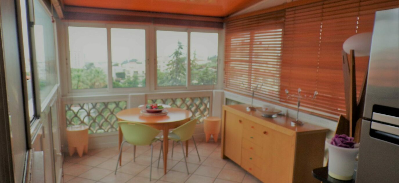 Appartement avec toit terrasse dans demeure bourgeoise – 4 pièces – 3 chambres – 70 m²