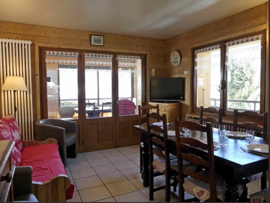 Chalet de deux appartements 3*** au pied des pistes  – 3 chambres – 6 voyageurs – 53 m²