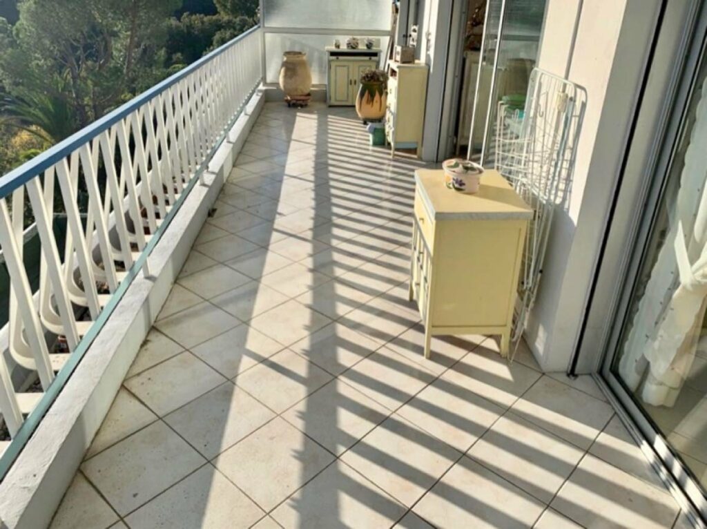 Appartement dans résidence gardiennée – 4 pièces – 2 chambres – 92 m²