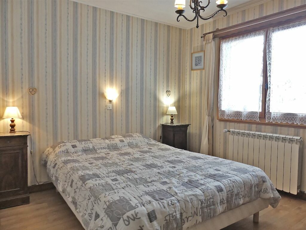 Appartement dans chalet 2**, “skis aux pieds” – 4 chambres – 9 voyageurs – 90 m²