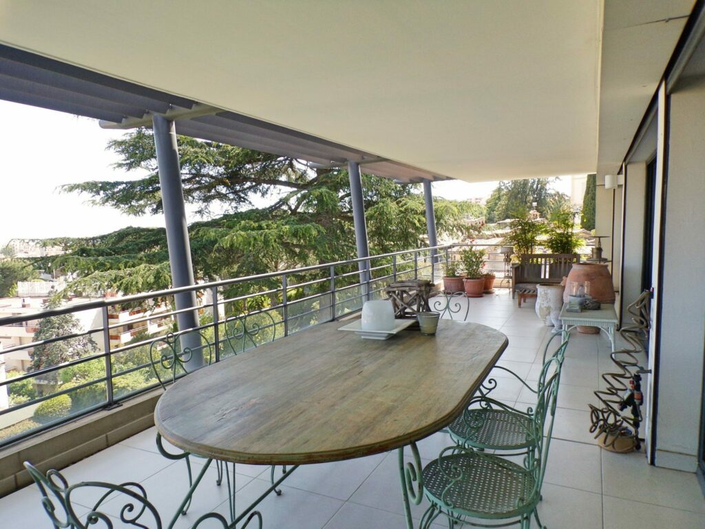 Appartement avec toit terrasse – 4 pièces – 3 chambres – 112 m²