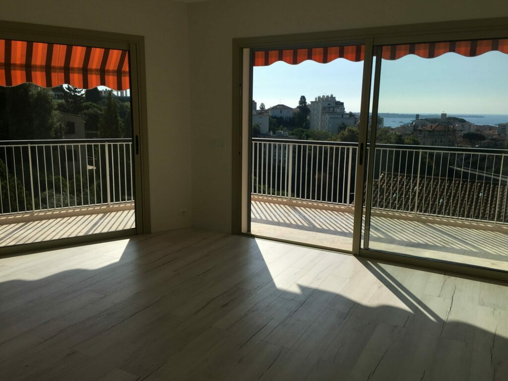 Appartement avec grand séjour d’angle – 3 pièces – 2 chambres – 80 m²
