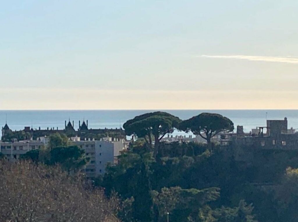 Appartement dans résidence gardiennée – 4 pièces – 2 chambres – 92 m²