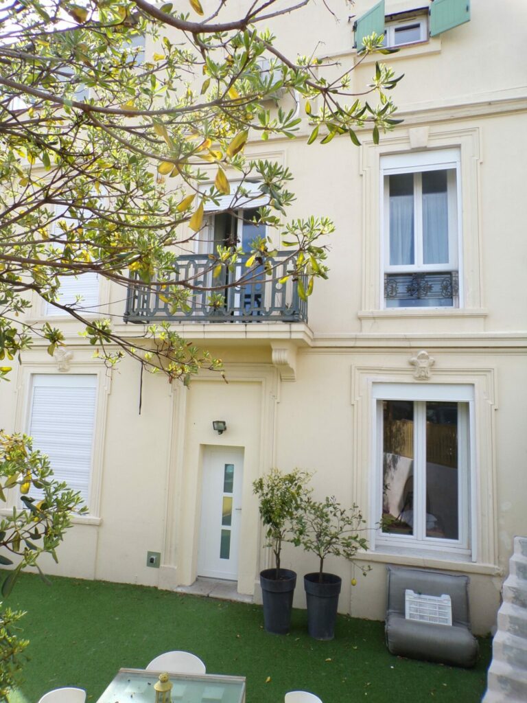 Immeuble de rapport 3 appartements – 9 pièces – 5 chambres – 203 m²