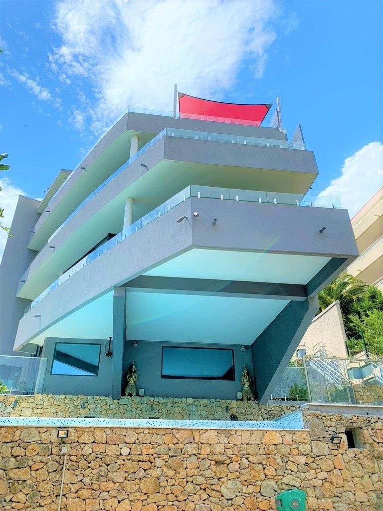 Villa  “comme dans un yacht” – 5 pièces – 2 chambres – 167 m²