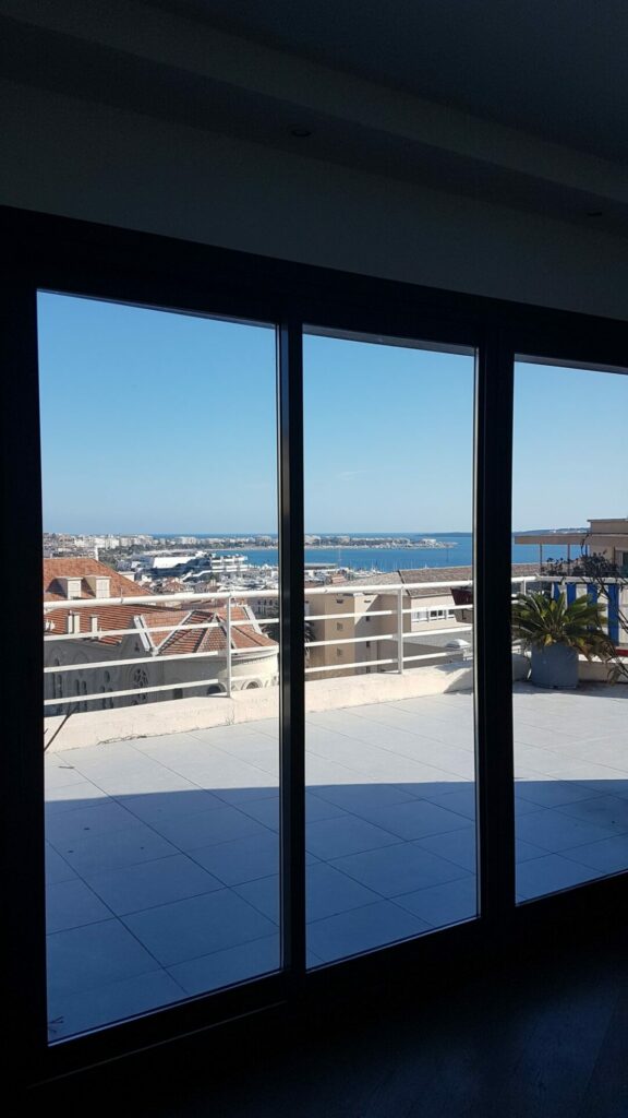 Appartement avec toit terrasse – 3 pièces – 2 chambres – 110 m²