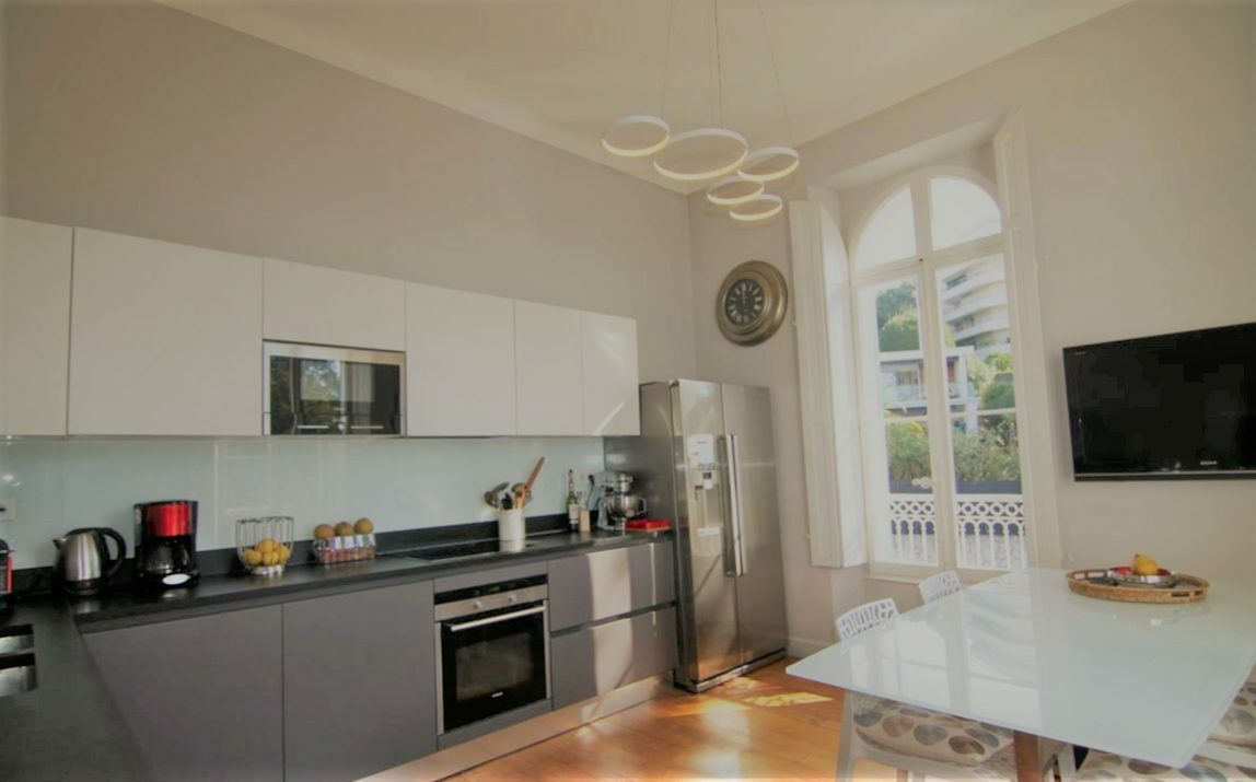 Appartement dans villa classée – 5 pièces – 3 chambres – 92 m²