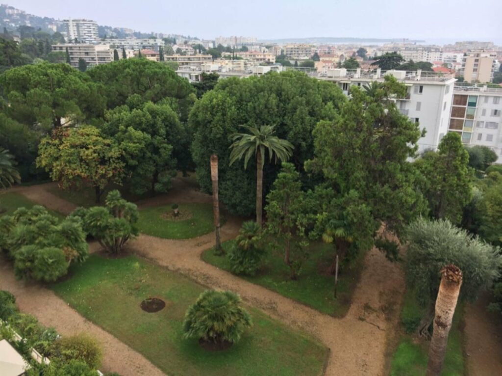 Appartement dans ancien palace – 6 pièces – 4 chambres – 190 m²