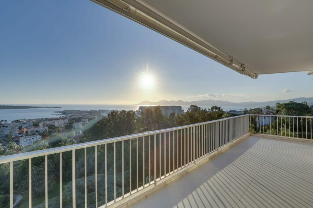 Appartement dans résidence de standing avec tennis et piscine – 4 pièces – 3 chambres – 160 m²