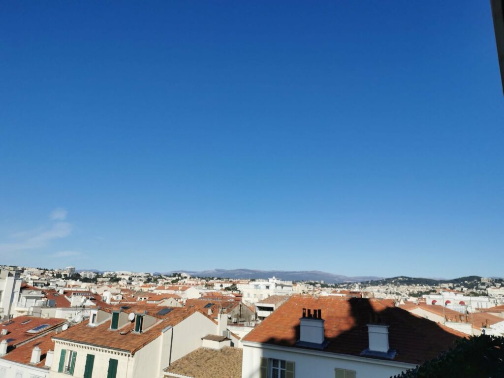 Appartement en étage élevé – 3 pièces – 2 chambres – 63 m²