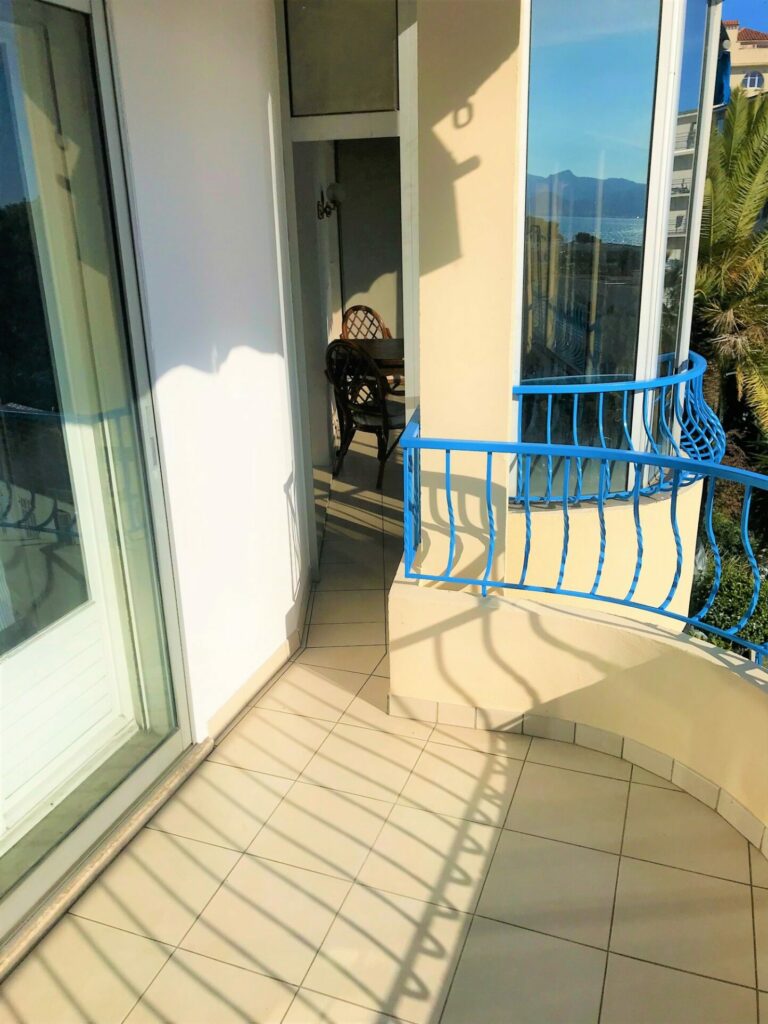 Appartement vue sur les îles de l’Esterel – 2 pièces – 1 chambre – 66 m²