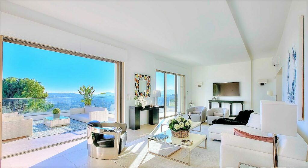 Coup de cœur assuré pour cette villa en position dominante – 10 pièces – 5 chambres – 400  m²