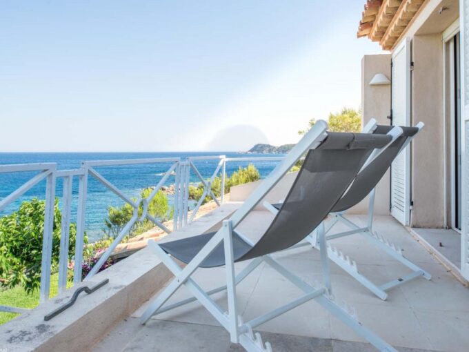 Magnifique villa en première ligne mer dans le domaine exclusif de LA RESERVE à Ramatuelle (réf. Jaz) – 5 chambres – 10 voyageurs