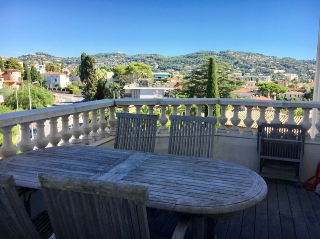 Appartement bourgeois, vue mer et îles – 3 pièces – 2 chambres – 145 m²