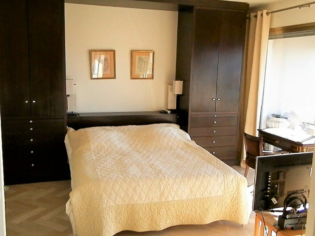 Appartement bourgeois dans ancien château – 4 pièces – 3 chambres – 105 m²