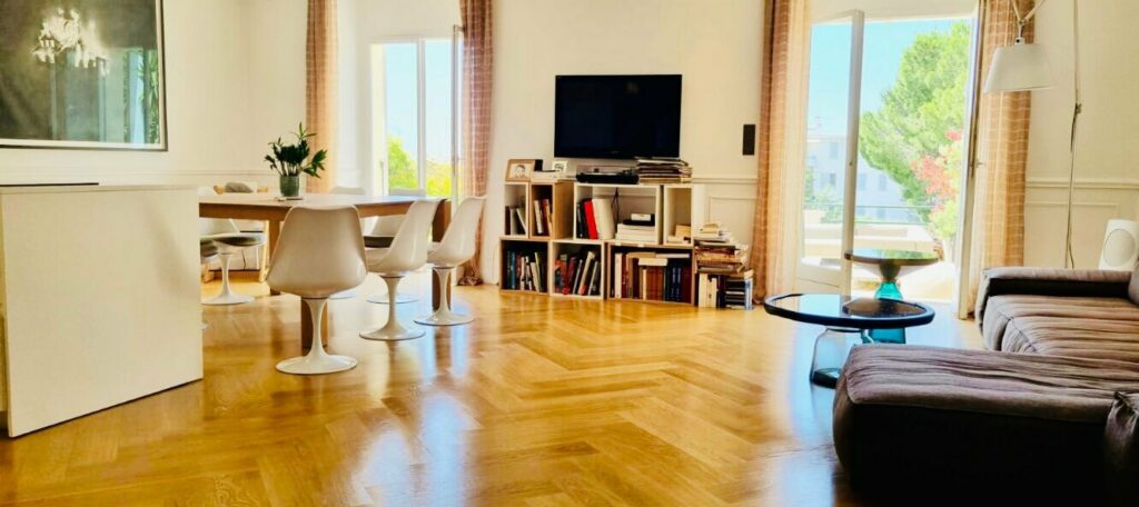 Appartement dans ancien et prestigieux palace – 4 pièces – 2 chambres – 97 m²