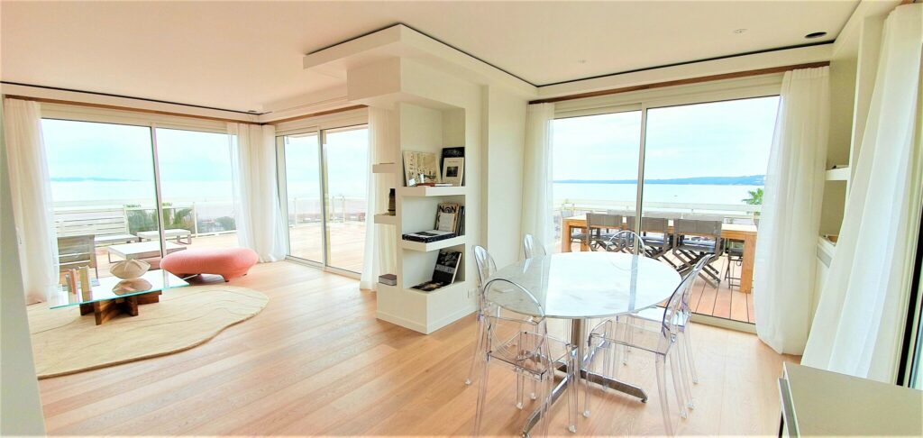 Penthouse en front de mer – 5 pièces – 3 chambres – 91 m²
