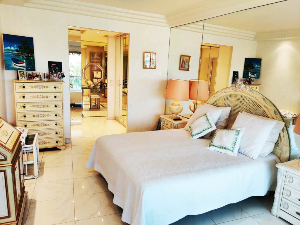 Luxueux appartement traversant – 3 pièces – 2 chambres – 107 m²