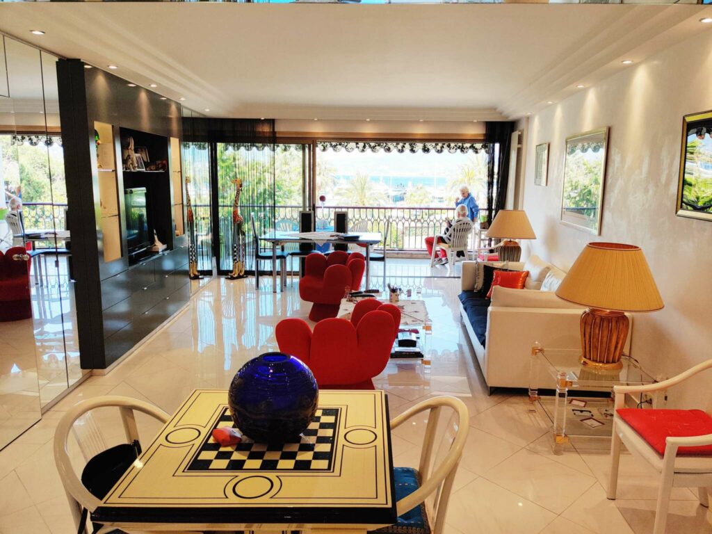 Luxueux appartement traversant – 3 pièces – 2 chambres – 107 m²