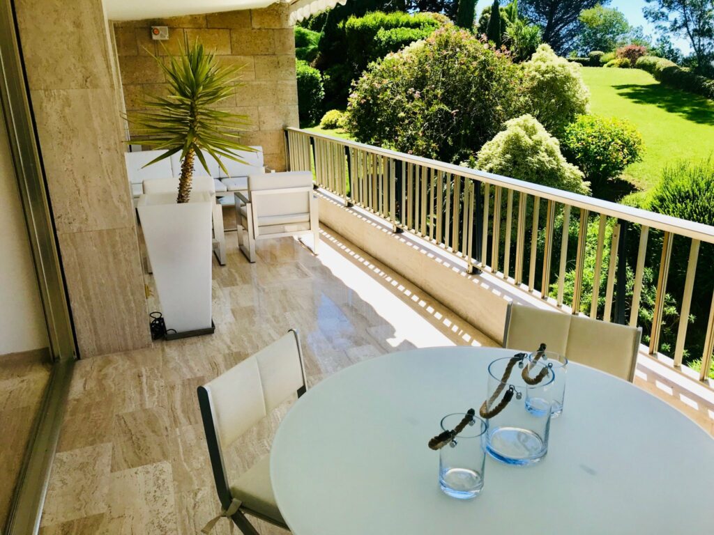 Appartement dans résidence de prestige – 4 pièces – 2 chambres – 105 m²