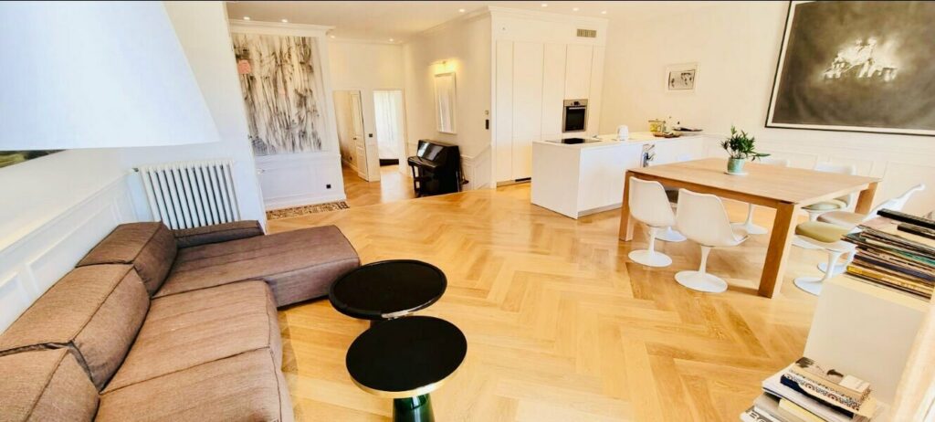 Appartement dans ancien et prestigieux palace – 4 pièces – 2 chambres – 97 m²