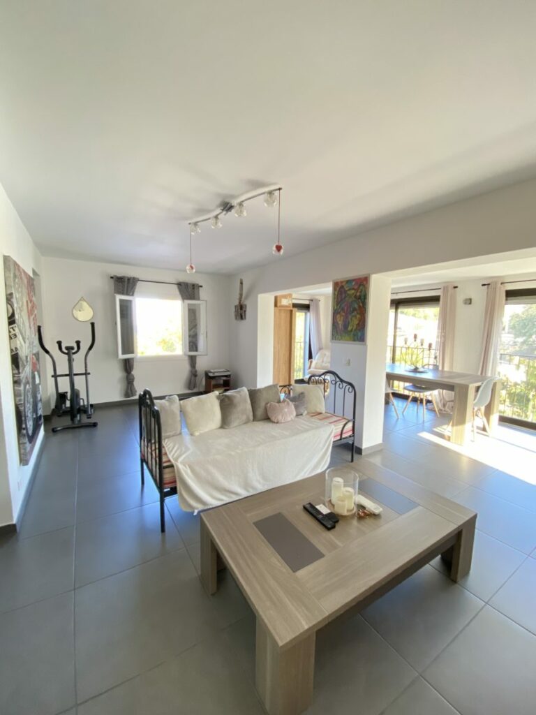 Appartement – 3 pièces – 1 chambre – 85 m²