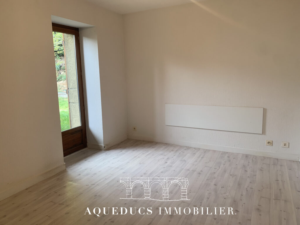 Corps de ferme + dépendance – Thurins