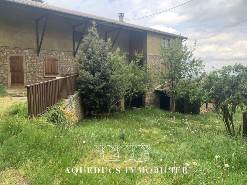 Corps de ferme + dépendance – Thurins