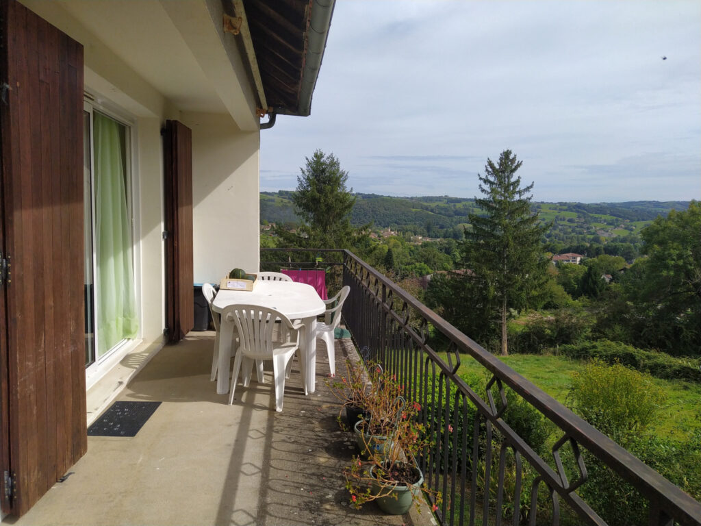  MAISON SUR MAURS AVEC UNE BELLE VUE