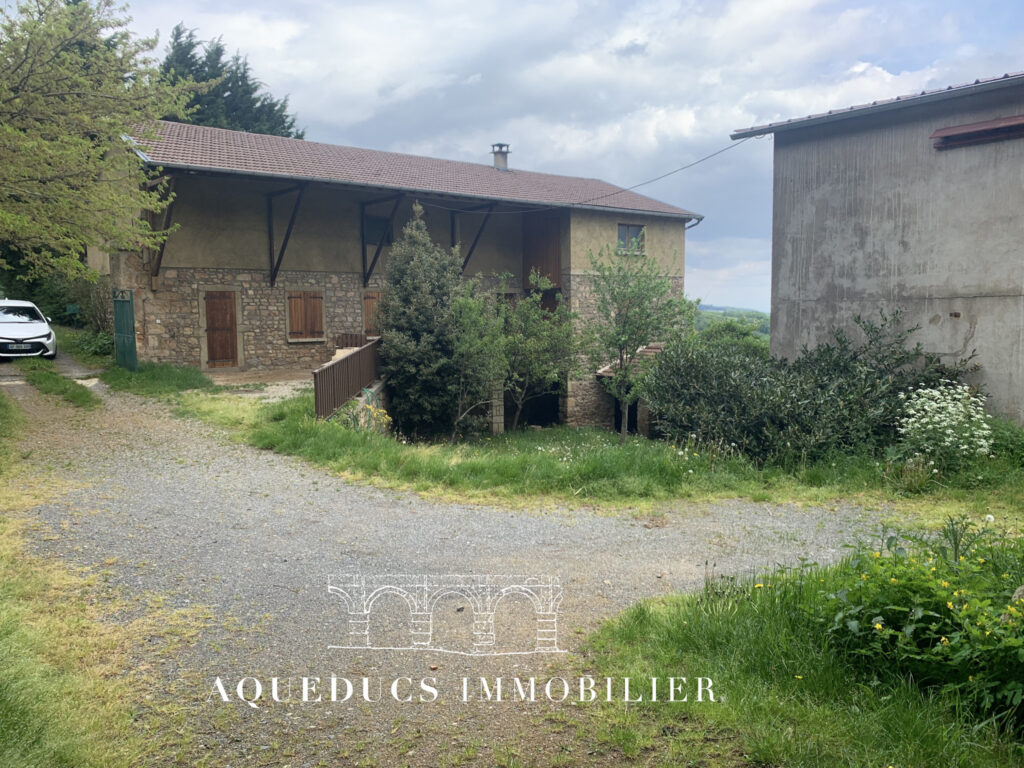 Corps de ferme + dépendance – Thurins