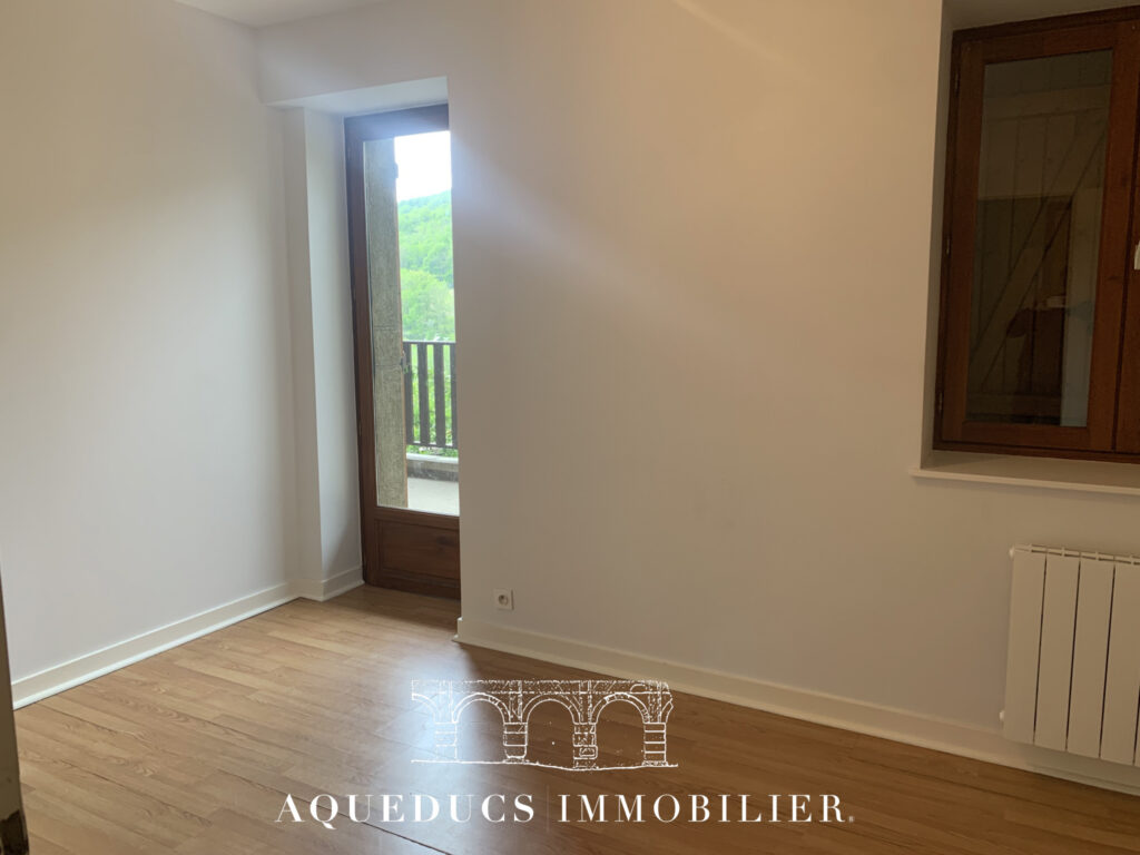 Corps de ferme + dépendance – Thurins