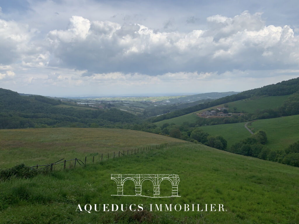 Corps de ferme + dépendance – Thurins