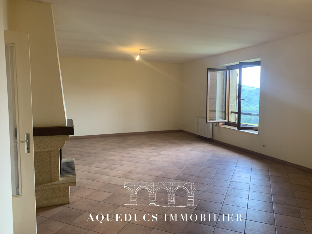 Corps de ferme + dépendance – Thurins