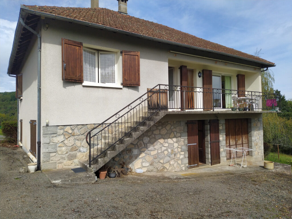  MAISON SUR MAURS AVEC UNE BELLE VUE