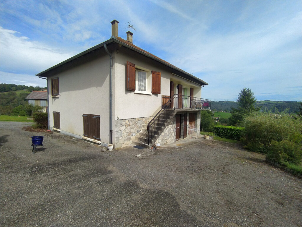  MAISON SUR MAURS AVEC UNE BELLE VUE