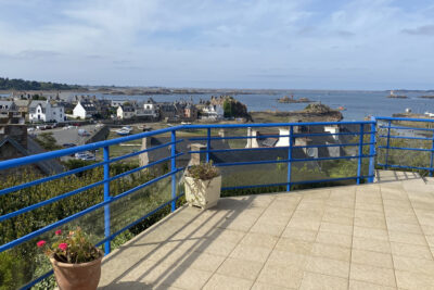 Maison de 130m2 sur un terrain constructible de 1708m2 avec  – 6 pièces – 5 chambres – 130 m²