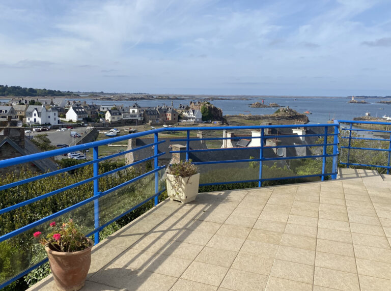 Maison de 130m2 sur un terrain constructible de 1708m2 avec  – 6 pièces – 5 chambres – 130 m²