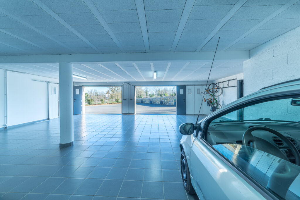 MAGNIFIQUE VILLA D’ARCHITECTE AVEC PISCINE, TRES BELLE VUE,