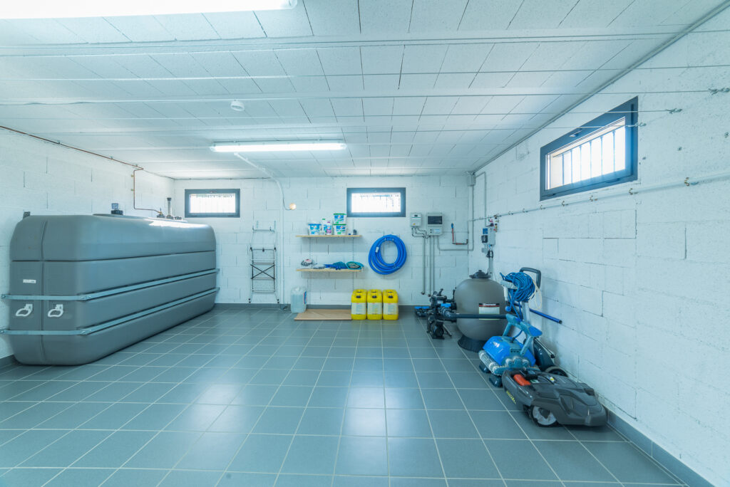 MAGNIFIQUE VILLA D’ARCHITECTE AVEC PISCINE, TRES BELLE VUE,