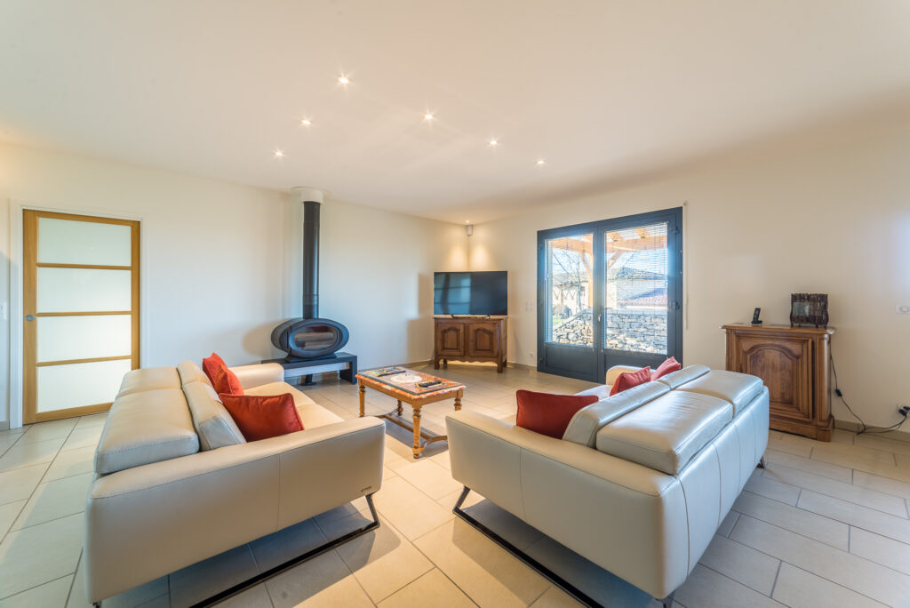 MAGNIFIQUE VILLA D’ARCHITECTE AVEC PISCINE, TRES BELLE VUE,